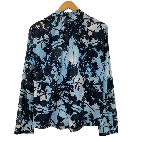 AKRIS PUNTO Black Shadow Floral Top with Pleats and Hidden Button Placket - Picture 3 of 10
